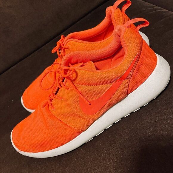 Bright Orange Nike Roshe Run Mens 10.5 US 44.5 EUR Fabric Mesh Uppers White sole - Picture 4 of 15